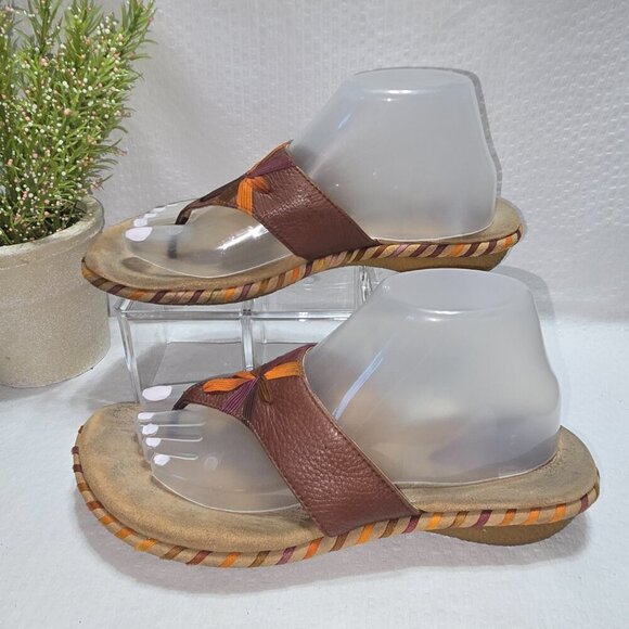 CLARK'S ARTISAN LEATHER THONG SANDAL IN BROWN AND ORANGE WOMENS SIZE 8.5 GUC - Picture 6 of 10